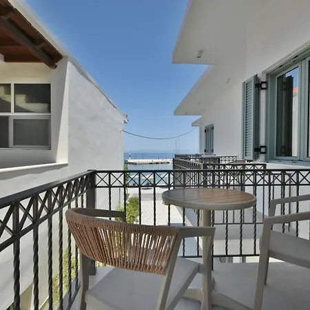 فندق Okeanis Tirós