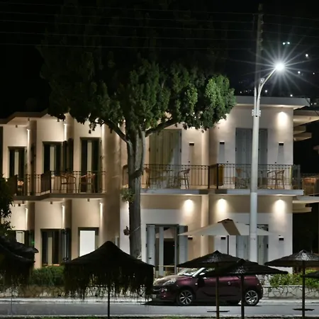 Okeanis فندق Tirós