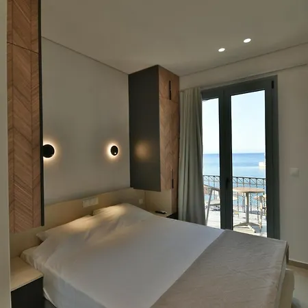 Oceanis Tirós