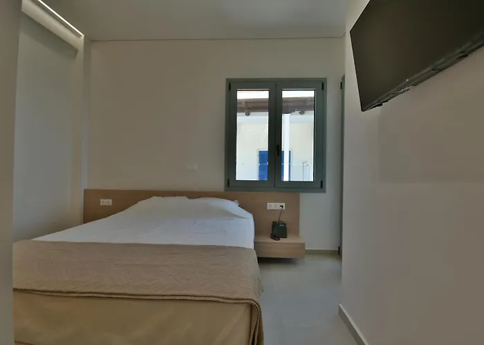 Okeanis Otel Tirós